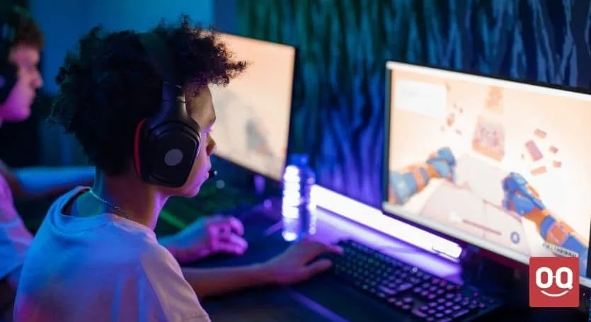 Why Do Pro Gamers Wear Earbuds And Headphones?