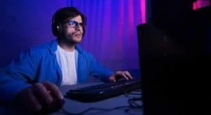 Read more about the article 5 Reasons Why Pro Gamers Tilt Their Keyboard