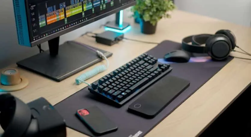 black keyboard - 2