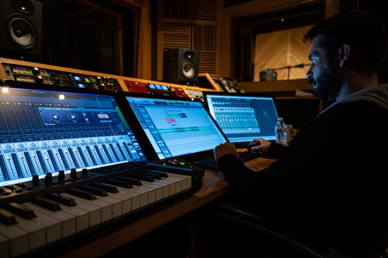 Logic Pro X Review: Top 6 features And Exclusive Plugins - TechnoQia