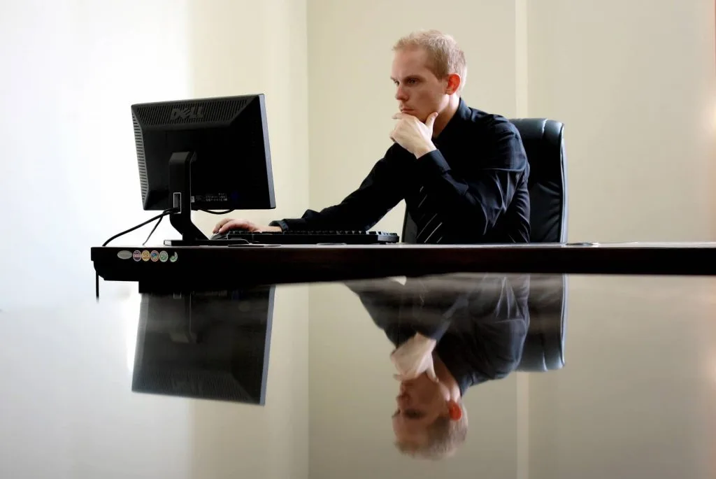 A Guide to Adjusting Your Monitor to the Ideal Height