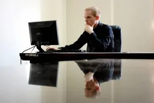Read more about the article A Guide to Adjusting Your Monitor to the Ideal Height