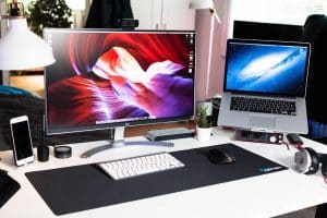 Read more about the article Choosing between Ultrawide and Dual-Monitor Setups
