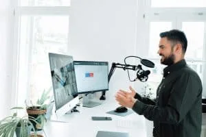 Read more about the article What Are the Best Monitors for Video Conferencing?