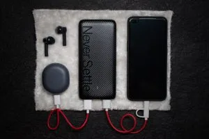 Read more about the article The Ultimate Guide to Power Banks and Chargers: Tips and Comparisons