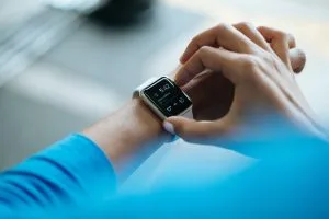 Read more about the article Choosing the Perfect Fitness Tracker: A Comprehensive Guide