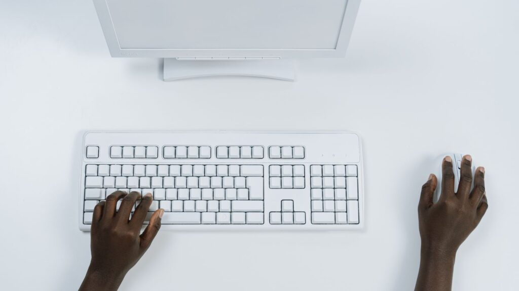 Best Ergonomic Mouse for Small Hands in 2026: 6 Picks That Fit